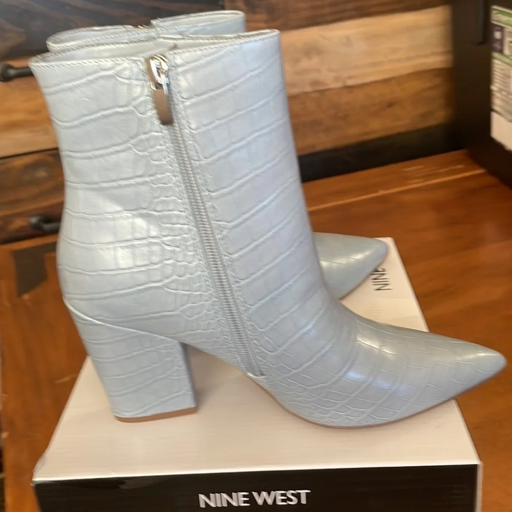 Nine West NWT Booties Size 8